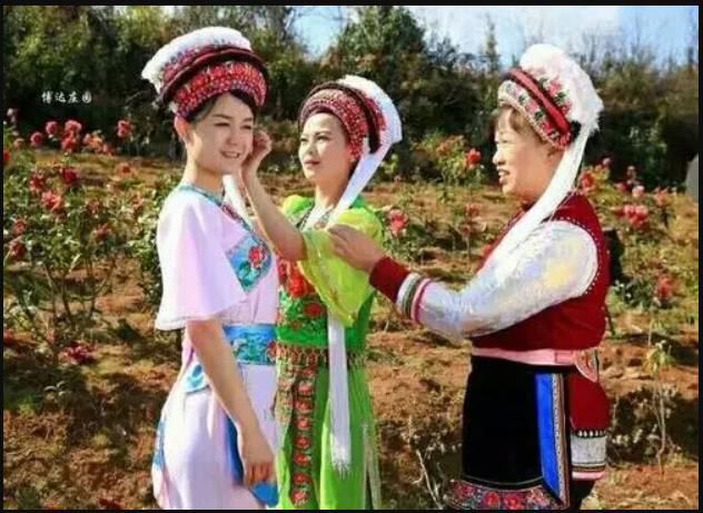 大理白族女子的民族服饰09.jpg
