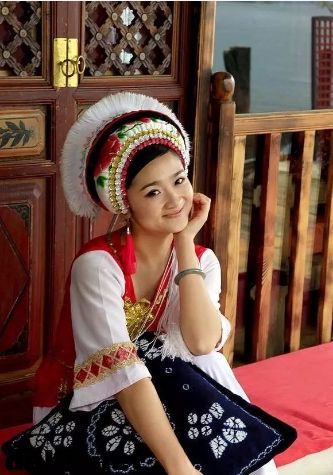 大理白族少女头饰